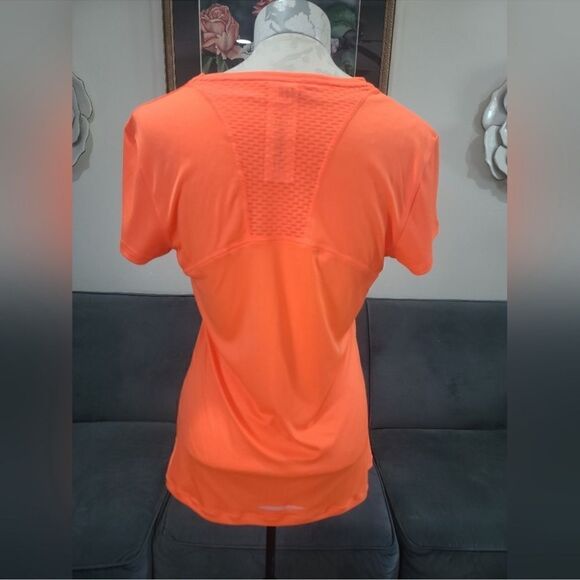 EUC Under Armour Women’s Florescent Orange Heat Gear Athletic Top - Size Medium - Picture 2 of 5